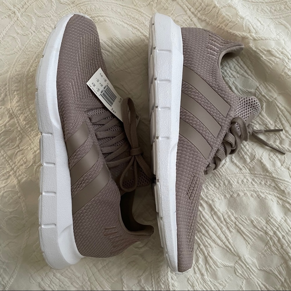 Adidas Swift Run W10 in Vapour Grey